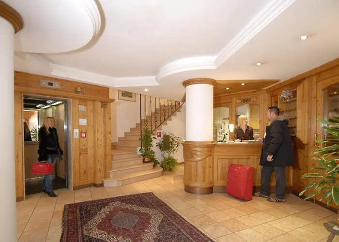 Central Hotel Moena
